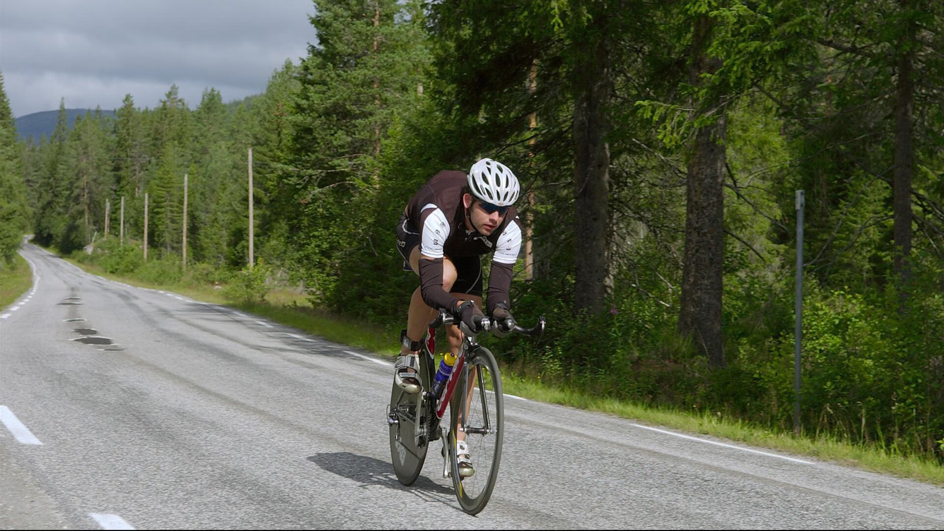 曾凡博签约训练营开启职业化之路美媒称其为发展潜力股，曾凡博简介在哪出生